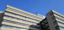 Rathaus Gebäude mit blauem Himmel